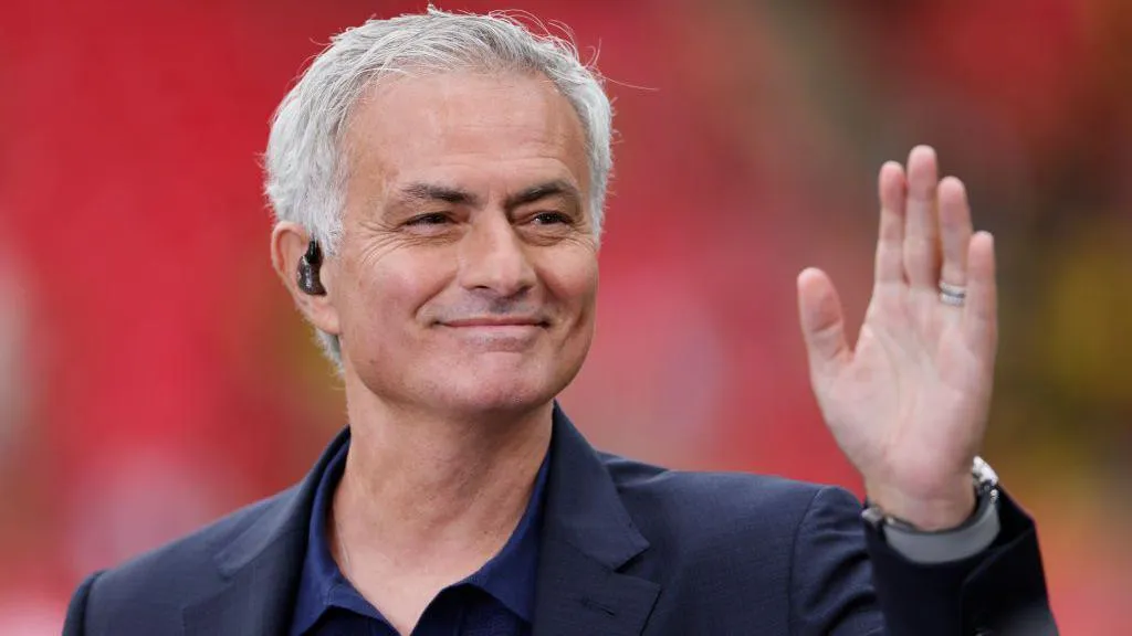 Which person would say not to this Portuguese giant? - Mourinho arrives for talks