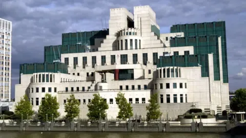 MI6 Launches Encrypted Gateway to Recruit Agents in the Russian Federation